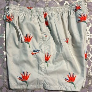 Gently Used - Nike Men's Sportswear Sport Essentials Woven Lined Flow Shorts